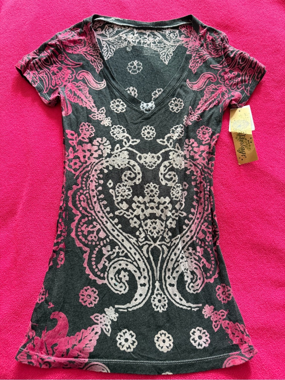 L.O.L. Vintage Women’s Black Pink Cream Print Design V-Neck Tee
